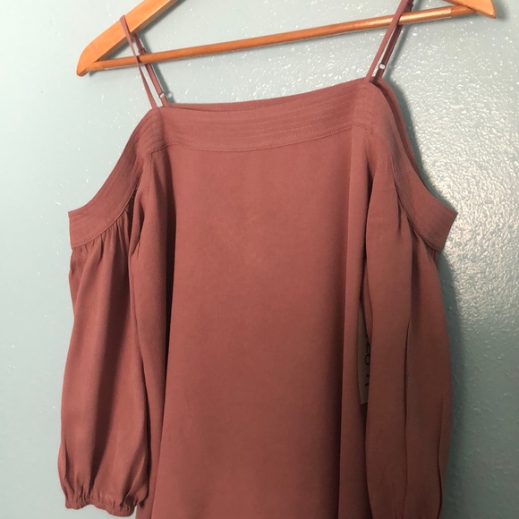 Mauve Off the Shoulder Top - Picture 4 of 4